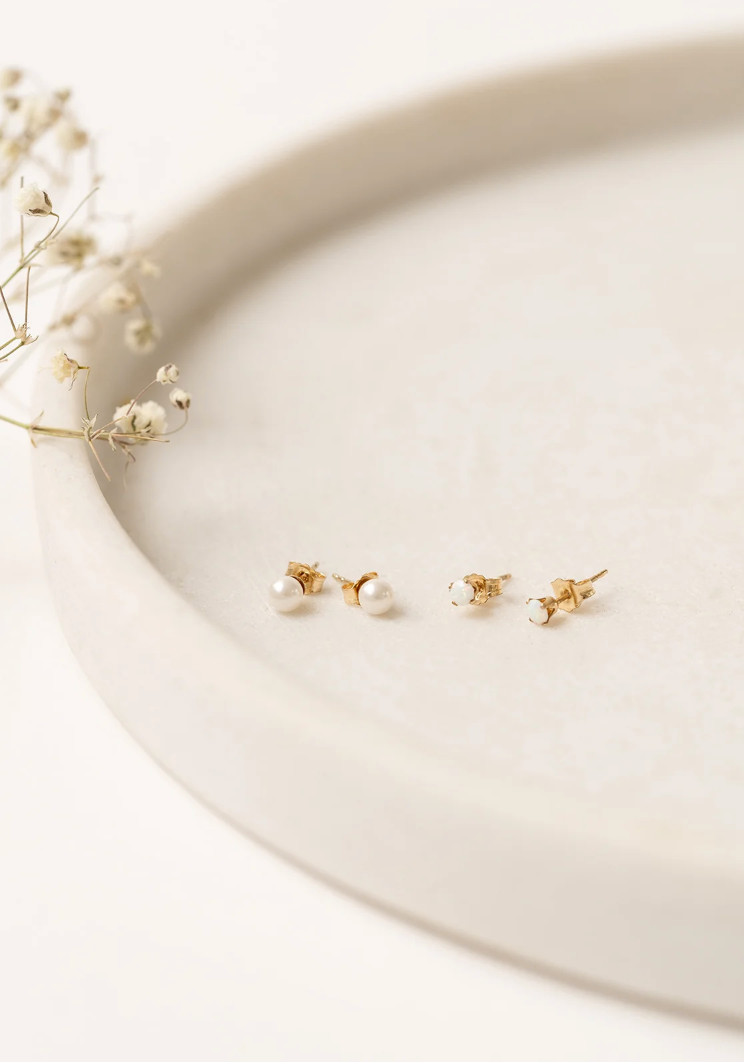 Kali & Sun 5mm Pearl Studs