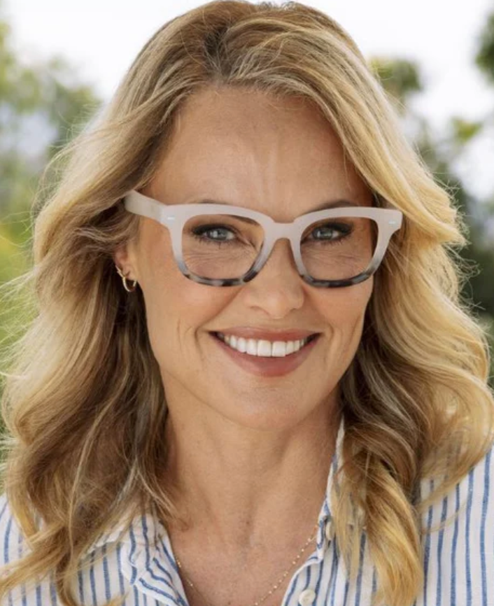 Peepers Hidden Gem Frame Frost Chai Tort