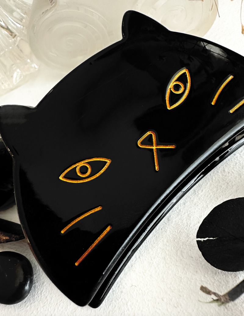 Pika & Bear Miser Grumpy Cat Clip Black