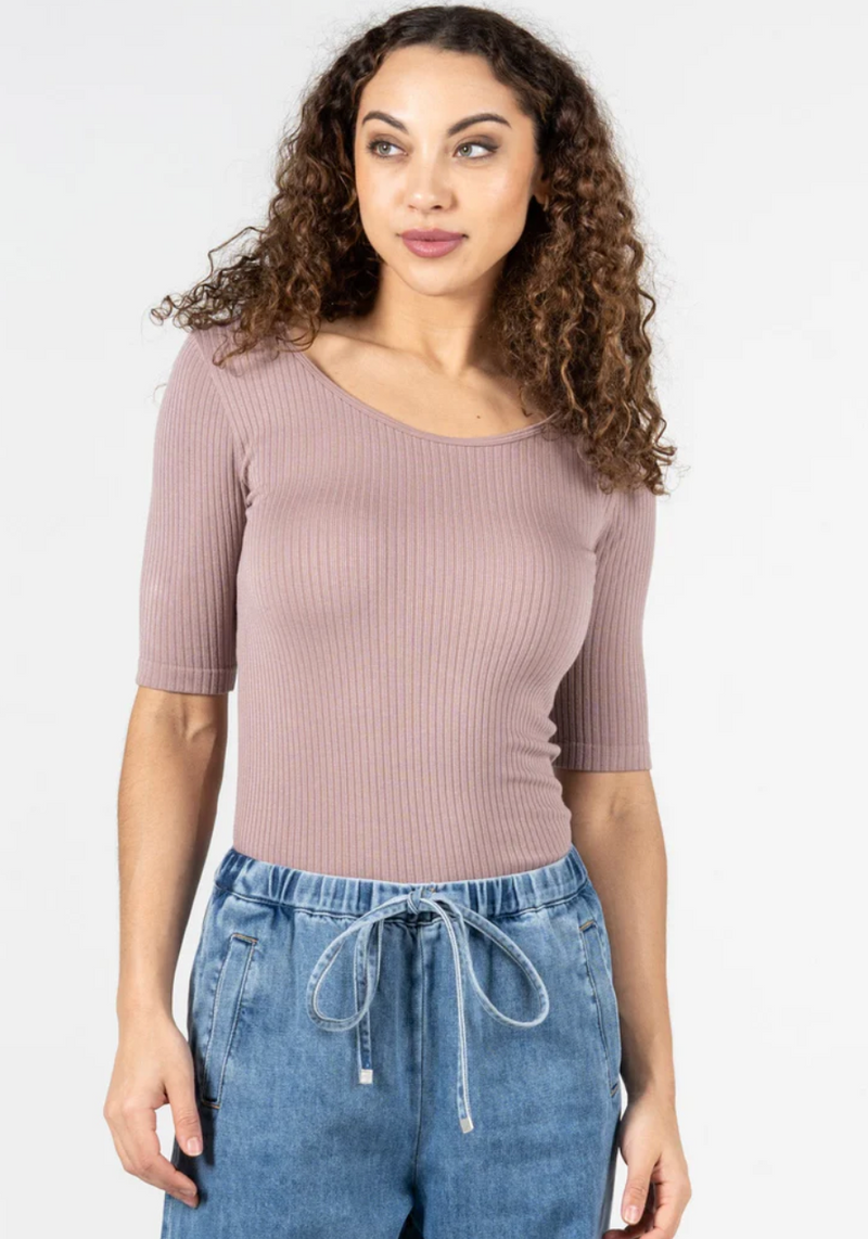 Cest Moi Seamless Rib Short Sleeve Tee Mocha