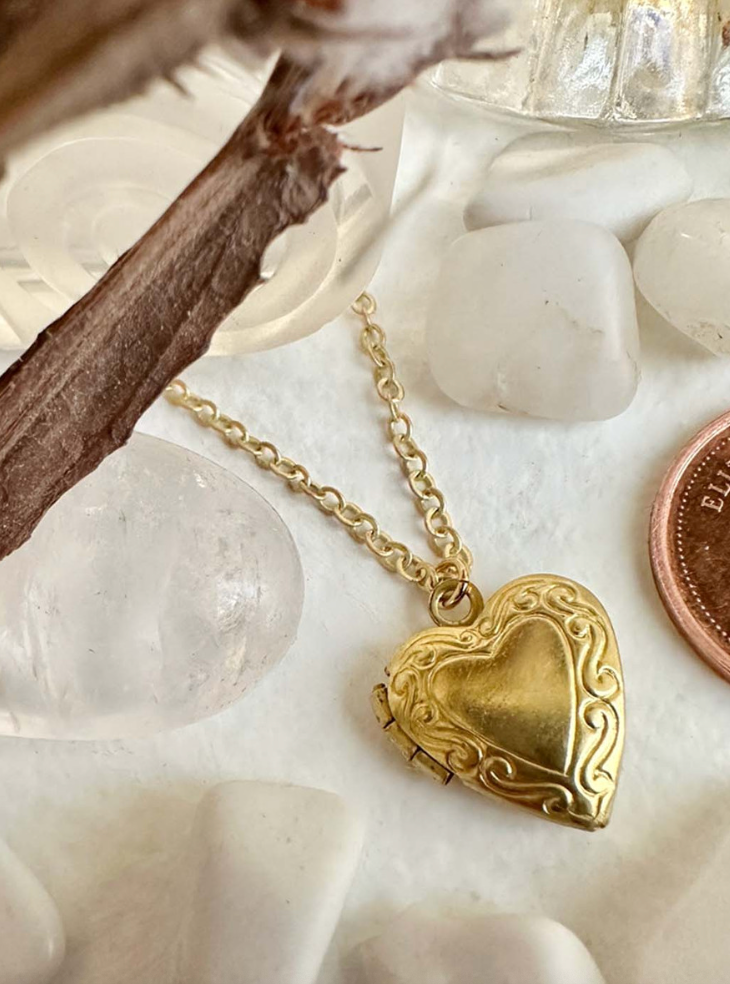 Pika & Bear Elizabeth Vintage Heart Necklace Gold