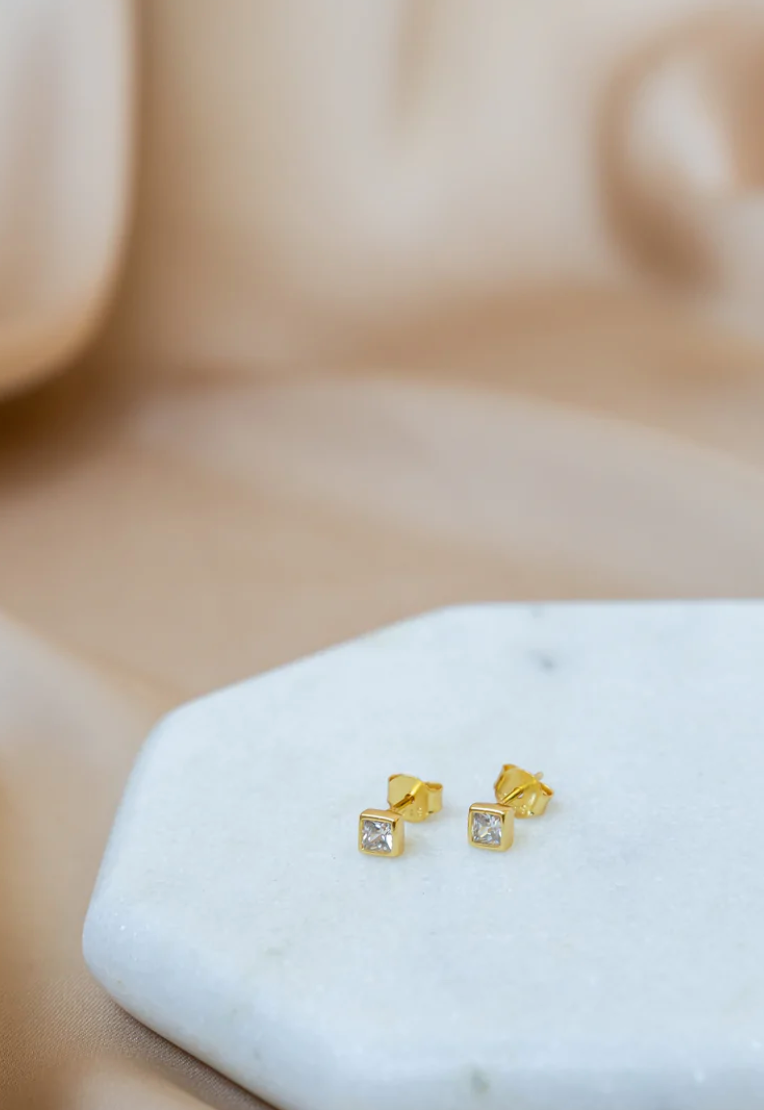 Elizabeth Lyn Nora Studs